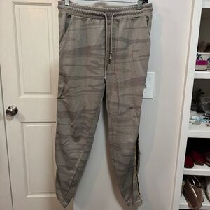 Z Supply camo joggers/sweatpants
